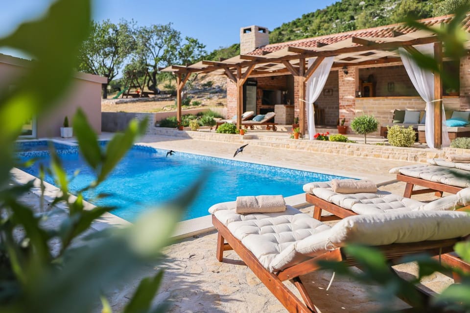 Pool view, Swimming pool, sunbed