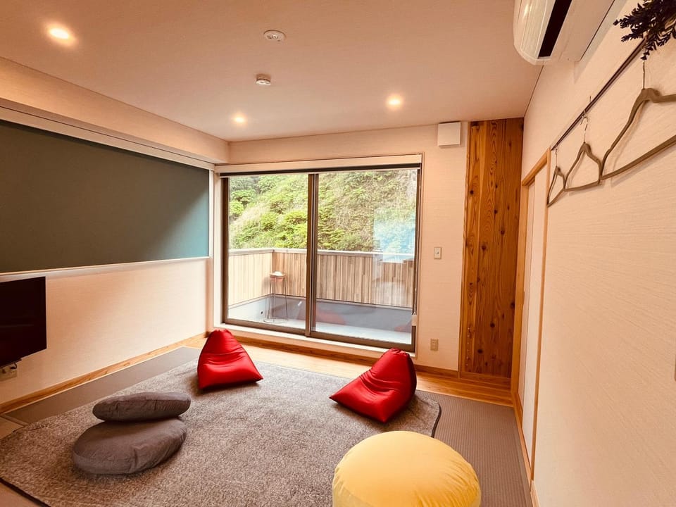TV and multimedia, Photo of the whole room