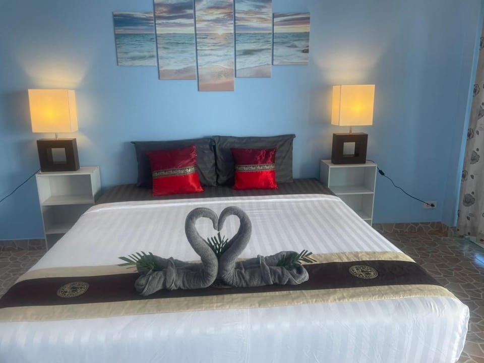 Rock sand Resort Hotel in Ko Chang