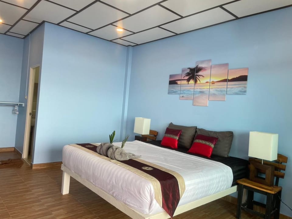 Rock sand Resort Hotel in Ko Chang