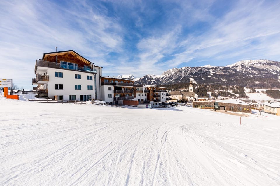Staff, Day, Natural landscape, Winter, Skiing, Skiing, View (from property/room), Area and facilities