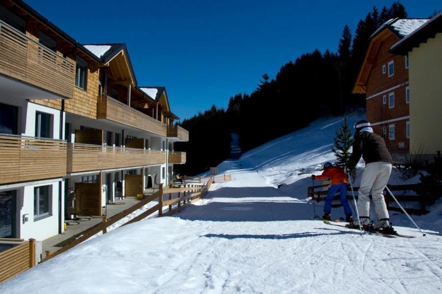Property building, Day, People, Winter, Skiing, group of guests