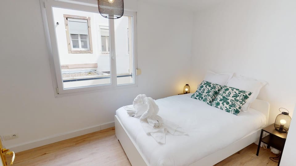 Bed, Photo of the whole room, Bedroom