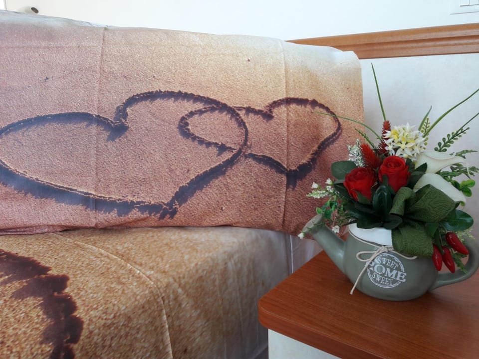 Bed, Decorative detail, cot