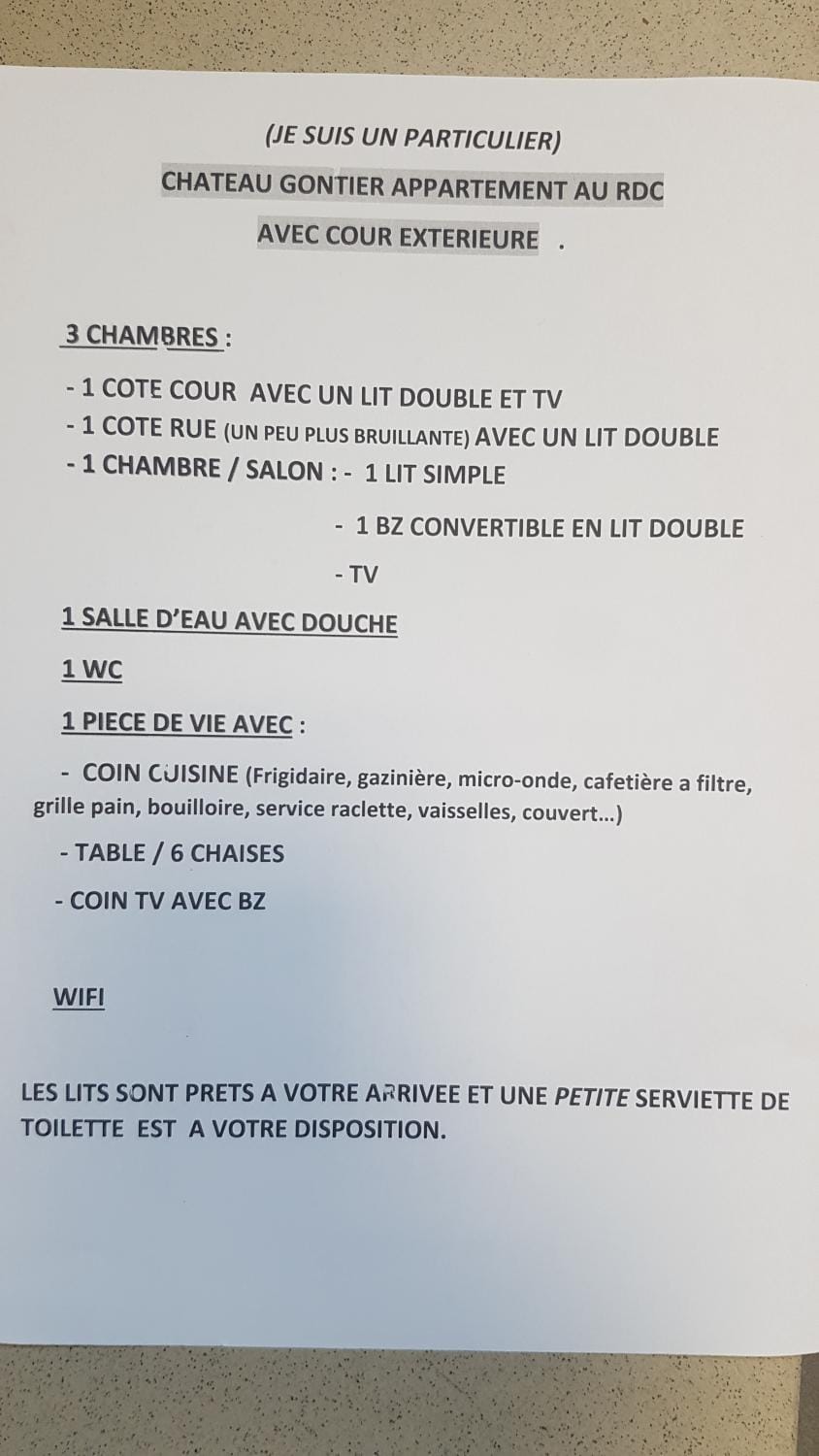 appart simple entier 3 chambres avec cour pour 2 a 7 personnes à château-gontier Apartment in Pays de la Loire