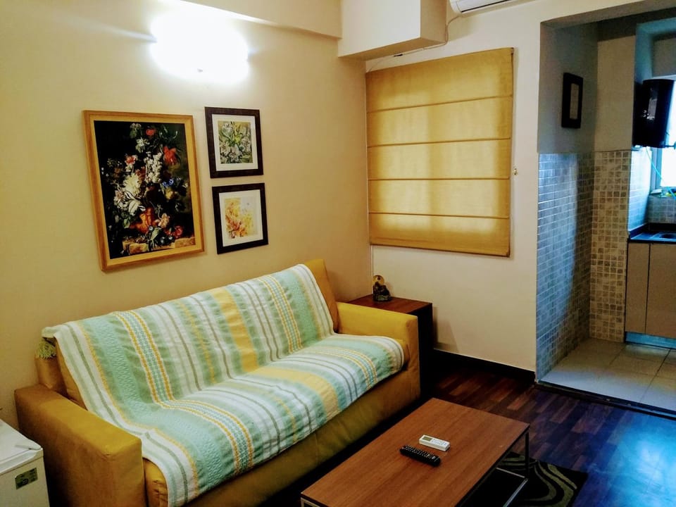 Independent Charming Studio with balcony Urban view Apartment in Noida