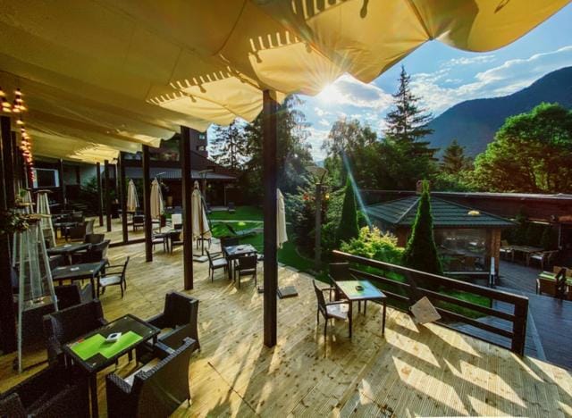 Property building, Natural landscape, Banquet/Function facilities, Mountain view