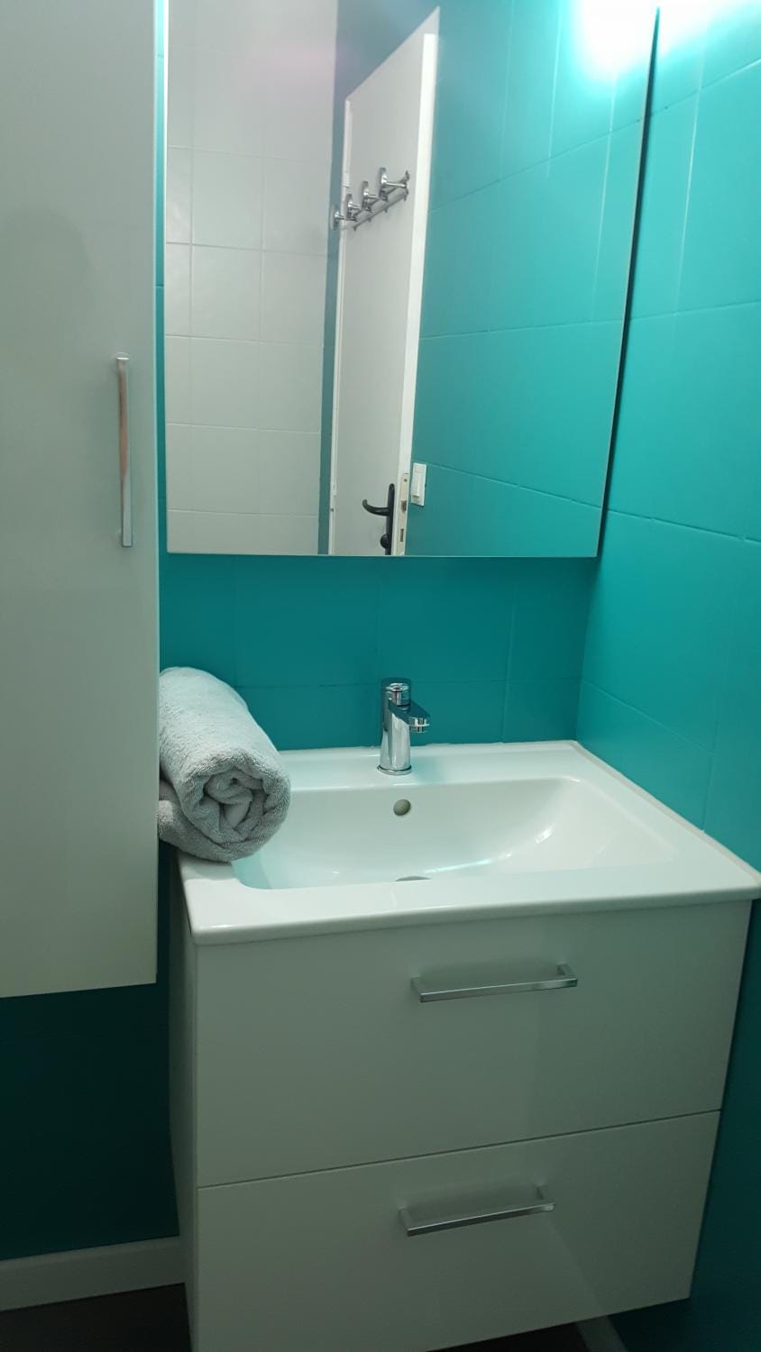 Shower, Bathroom, washing machine