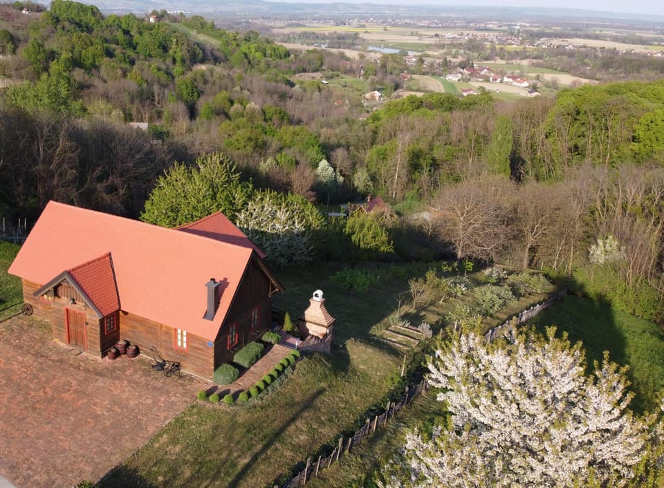 Off site, Bird's eye view, City view, Garden view, Lake view, River view, Area and facilities