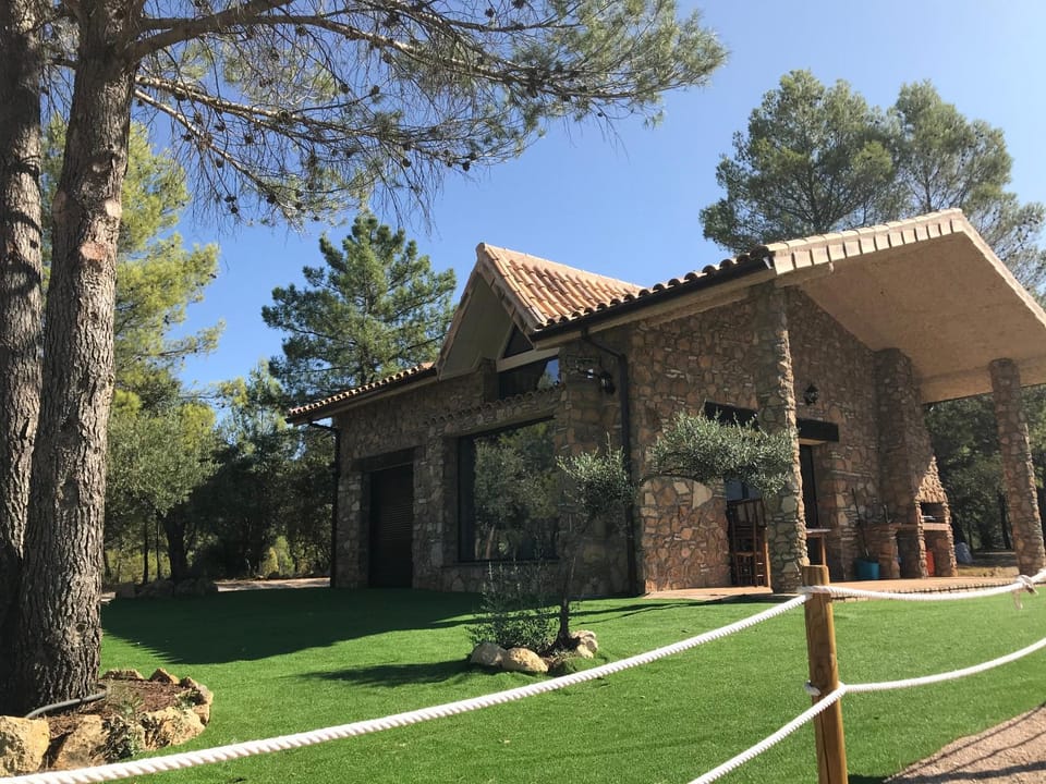 Property building, Day, BBQ facilities, Garden, Garden view