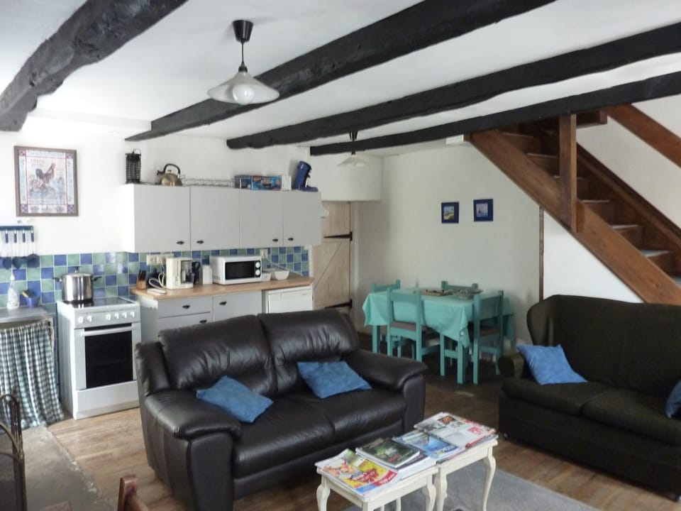 Kitchen or kitchenette, Living room, Dining area