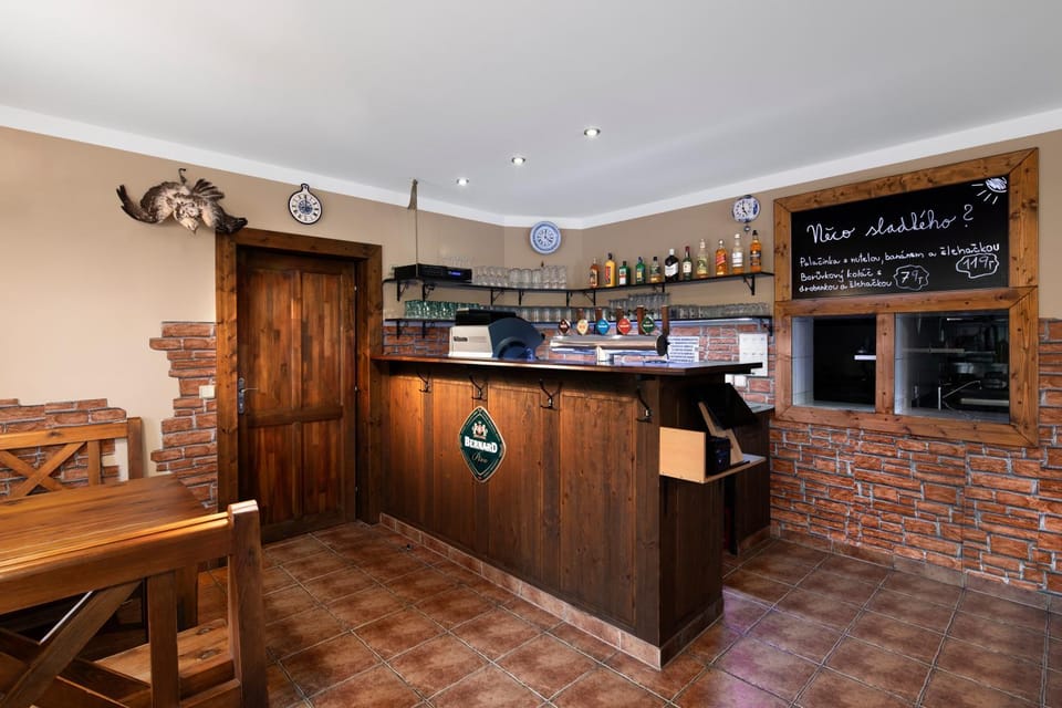 Lounge or bar, Food and drinks, Drinks
