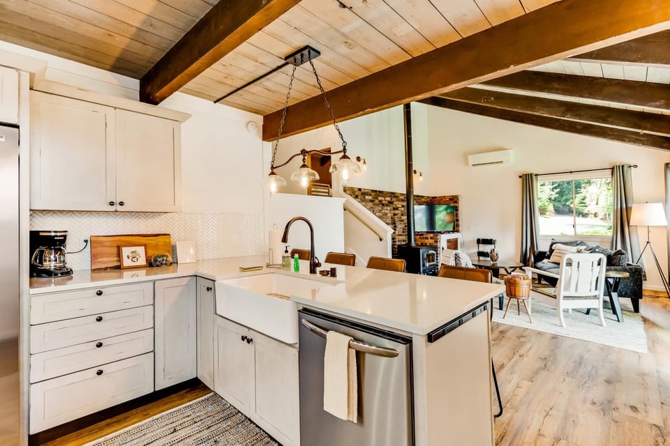 Tall Cedars Cabin By The Water Cabin in Washington