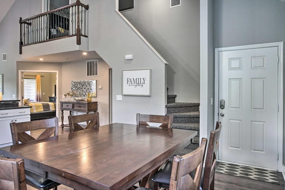 Unwind Fireside! Condo 4 Mi to Branson Strip House in Branson