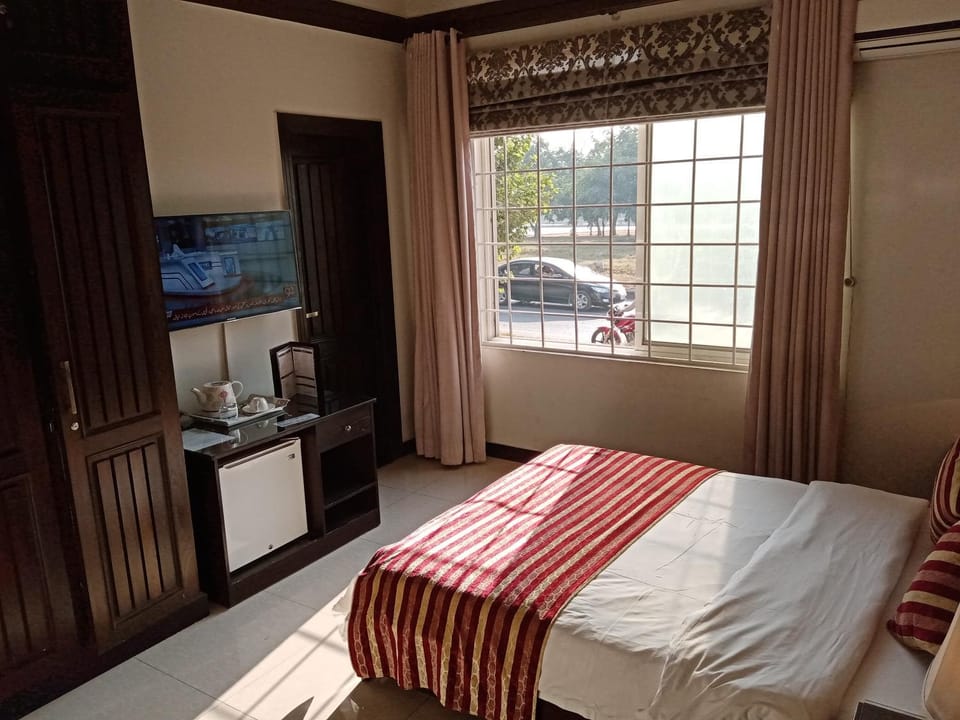 Crosswinds Guest House Bed and Breakfast in Islamabad Capital Territory