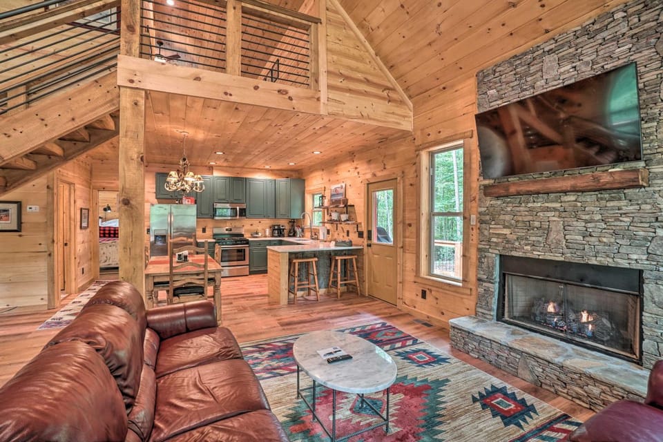 Peaceful Cabin on 3 Private Acres: Deck & Fire Pit Cabin in Union County