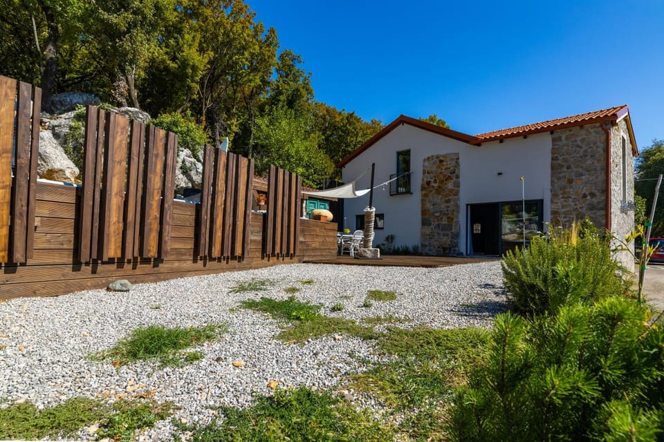 Property building, Facade/entrance, Garden