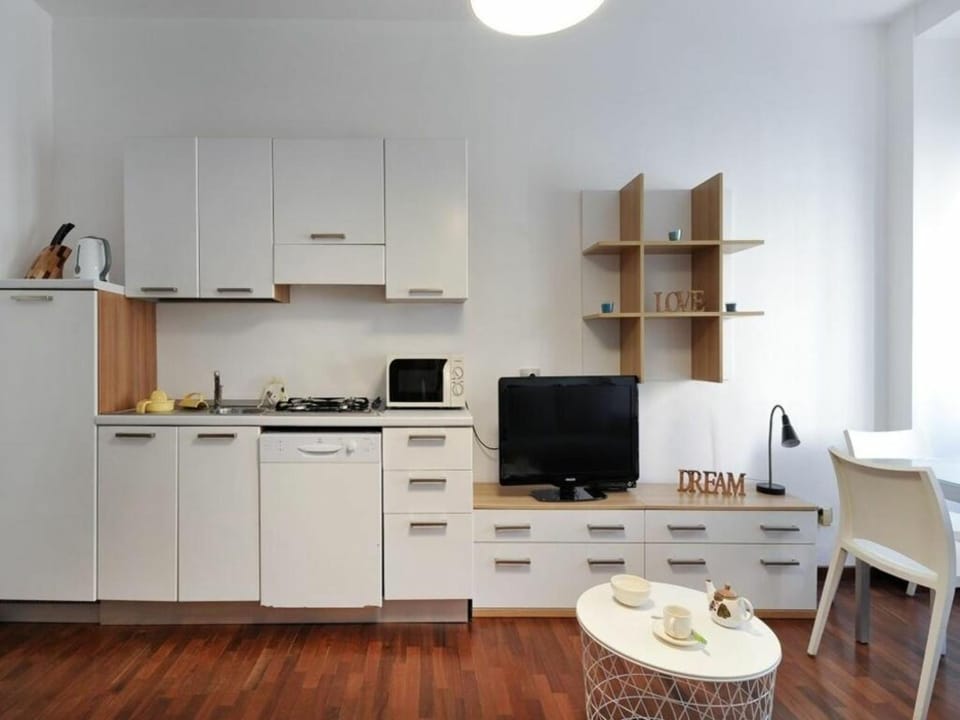 Spring, Kitchen or kitchenette