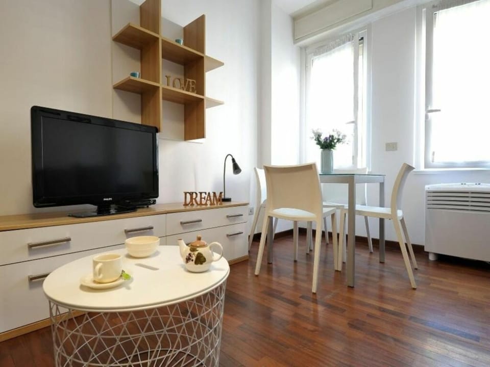 Spring, Dining area