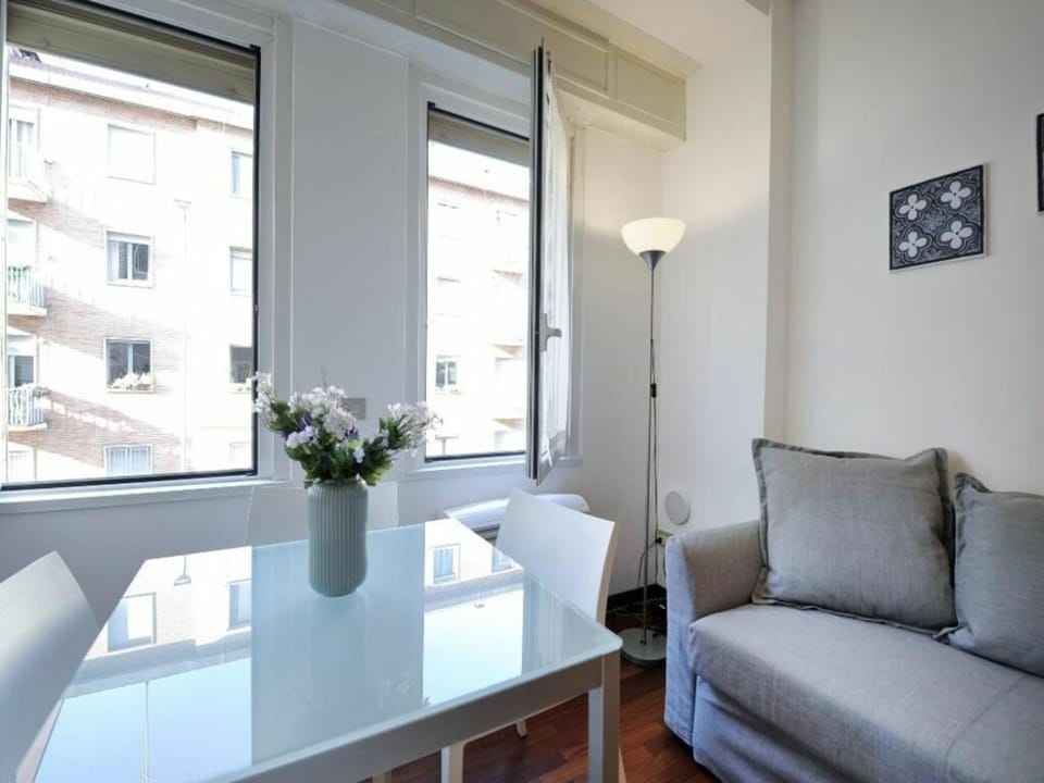 Spring, Dining area