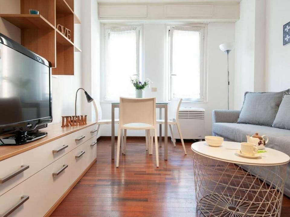 Spring, Living room