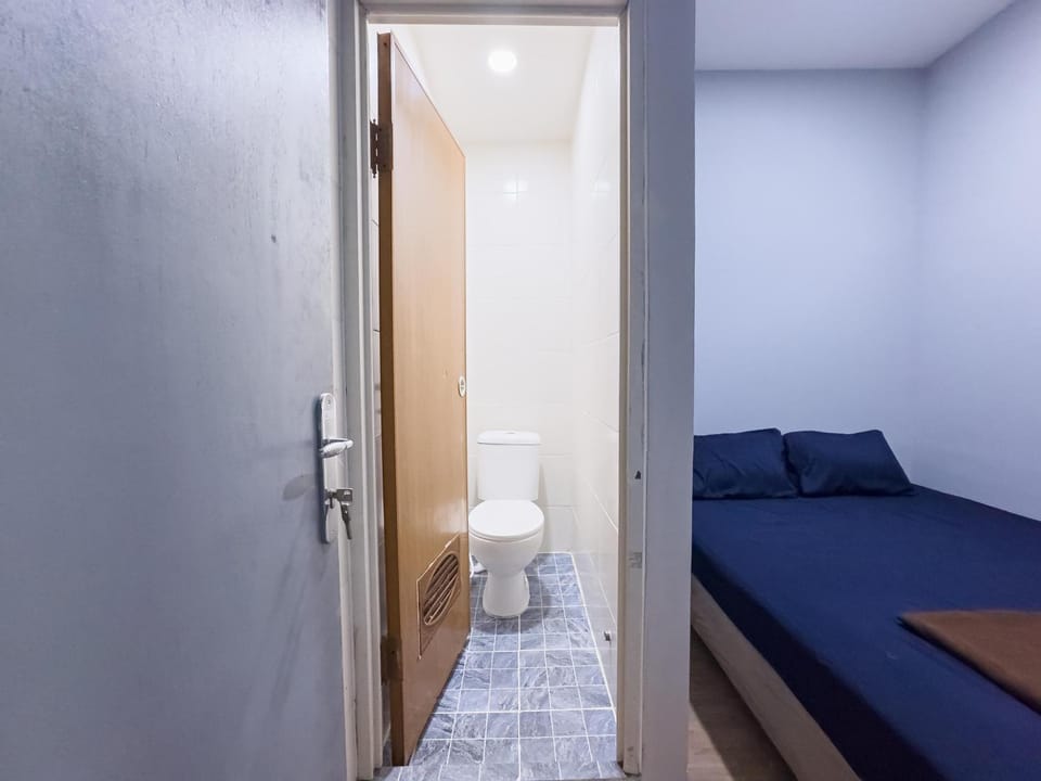 Toilet, Bed, Bathroom