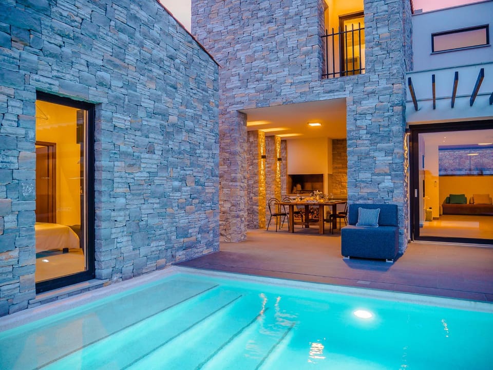 Property building, BBQ facilities, Swimming pool