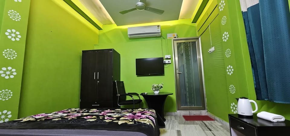 Bed, TV and multimedia, Photo of the whole room, Bedroom, wardrobe, air conditioner