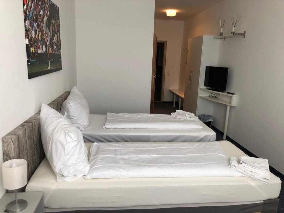 Bed, Photo of the whole room, Decorative detail, Decorative detail