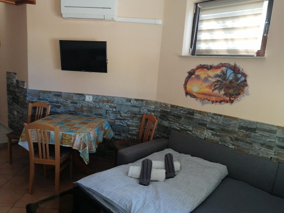 TV and multimedia, Living room, air conditioner