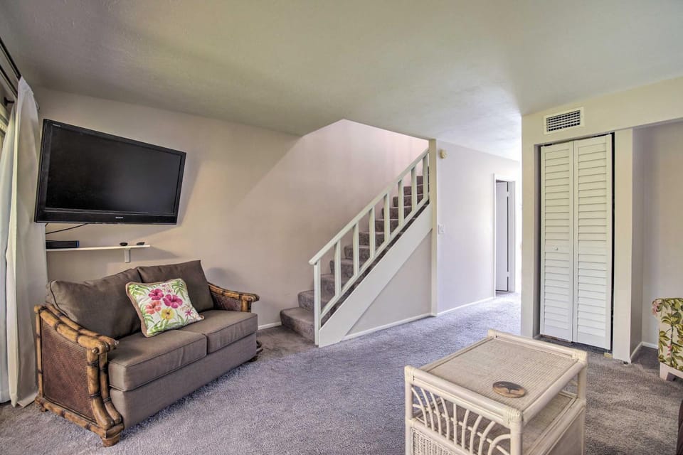 Condo w/ Pool Access < 4 Miles to Siesta Key Beach House in Gulf Gate Estates