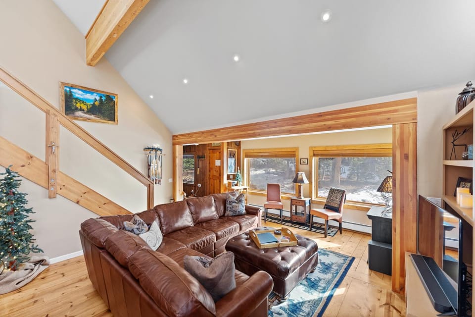 View (from property/room), Living room, Seating area, furniture