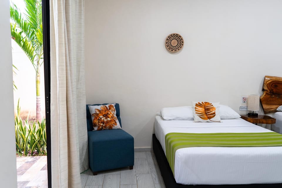Photo of the whole room, furniture
