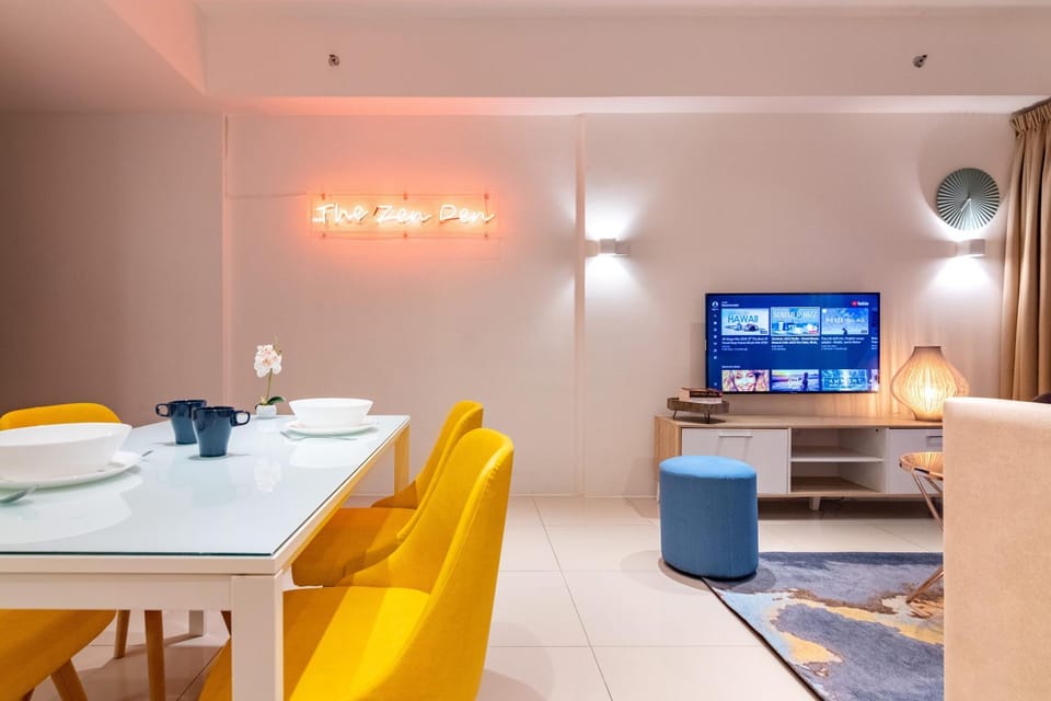 Living room, Dining area