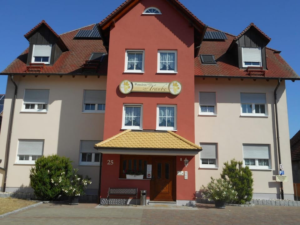 Facade/entrance