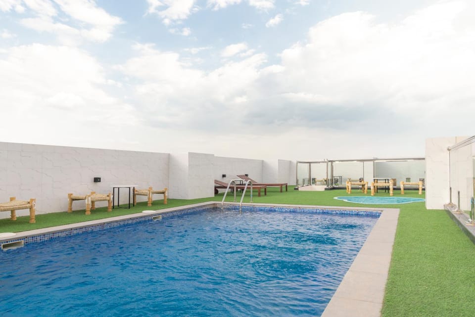 Swimming pool, Swimming pool