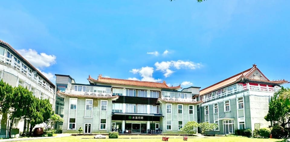 Property building, Day