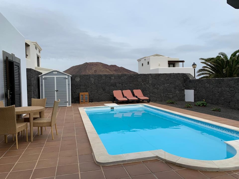 Swimming pool, Swimming pool