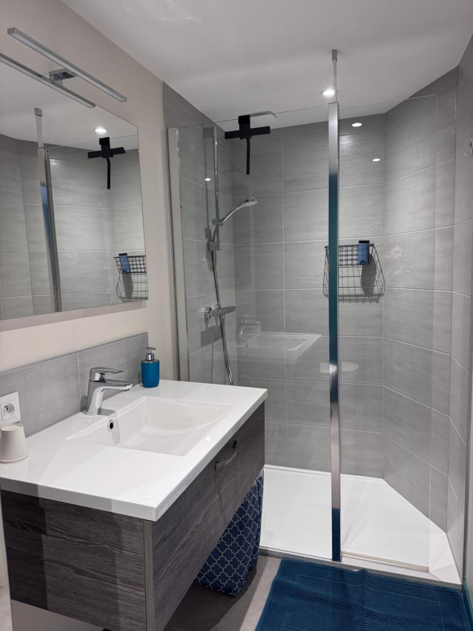 Shower, Bathroom