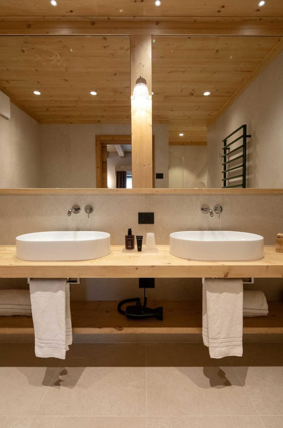 Bathroom, towels