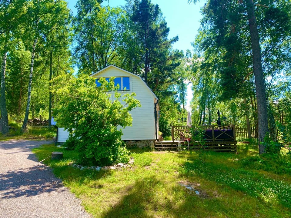 Charmig stuga av rustik stil i Stockholms område House in Stockholm County