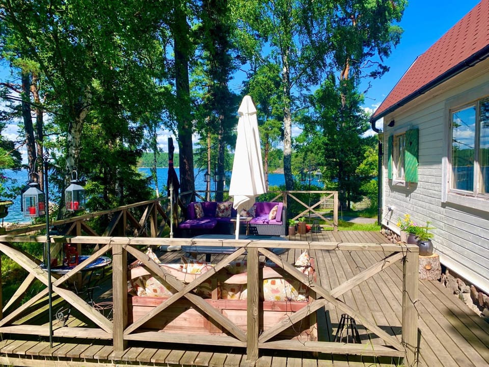 Charmig stuga av rustik stil i Stockholms område House in Stockholm County