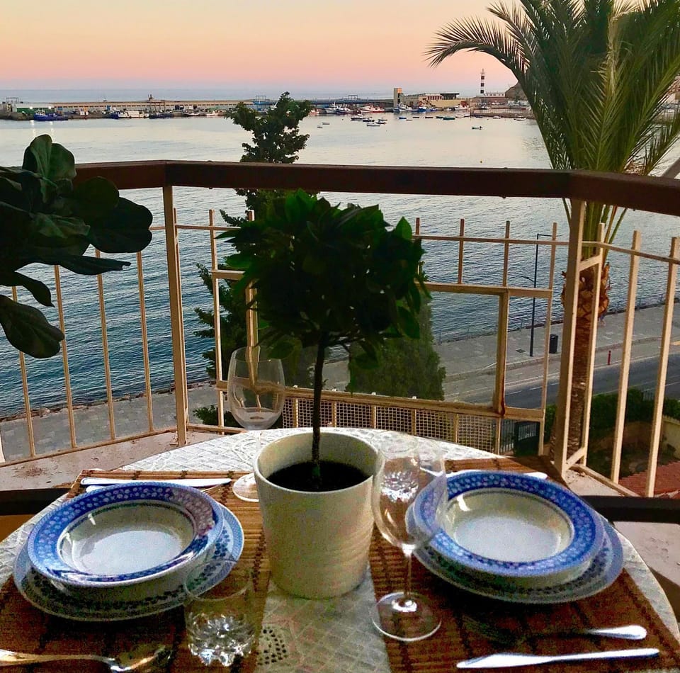 Balcony/Terrace, City view, City view, Landmark view, Landmark view, Mountain view, Mountain view, Sea view