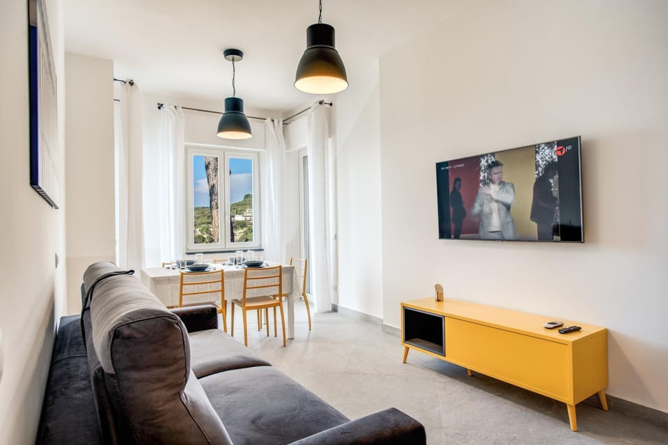 TV and multimedia, Living room, Dining area