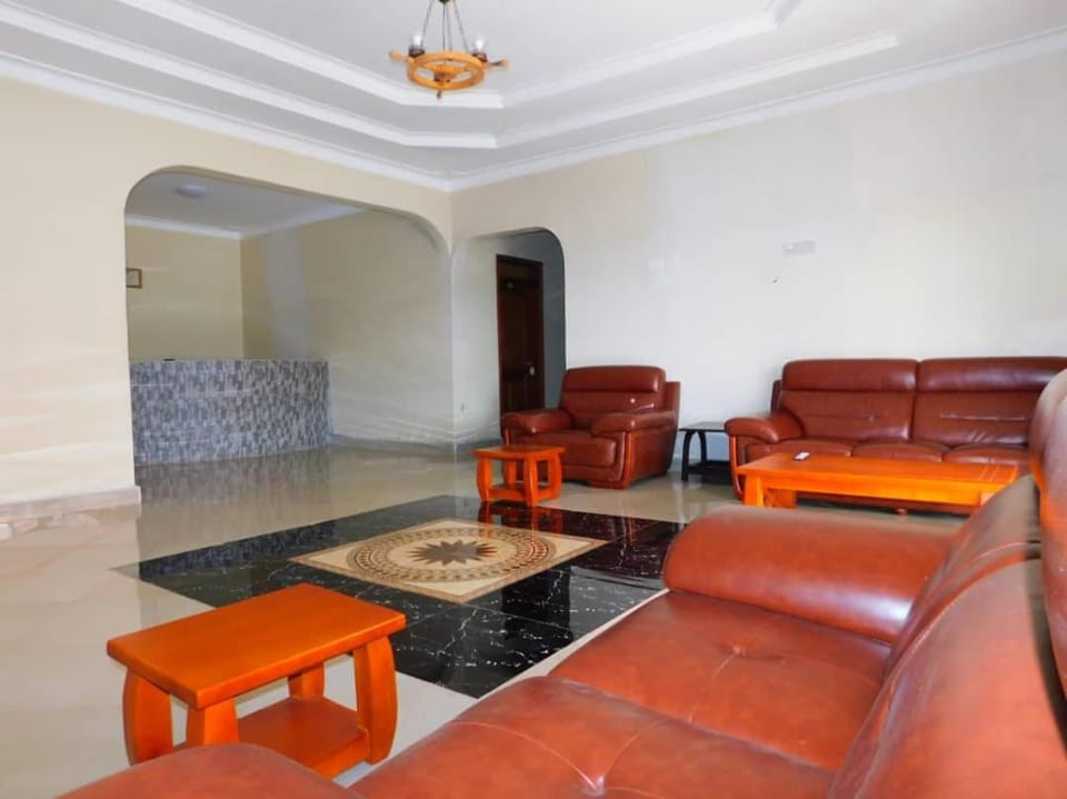 Communal lounge/ TV room, Lobby or reception