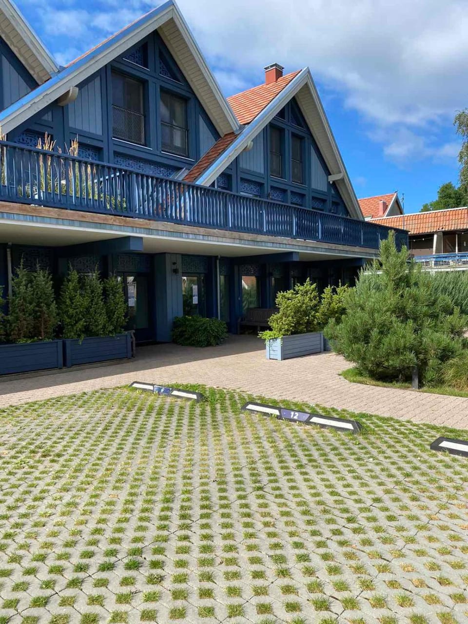 Garden view, Parking