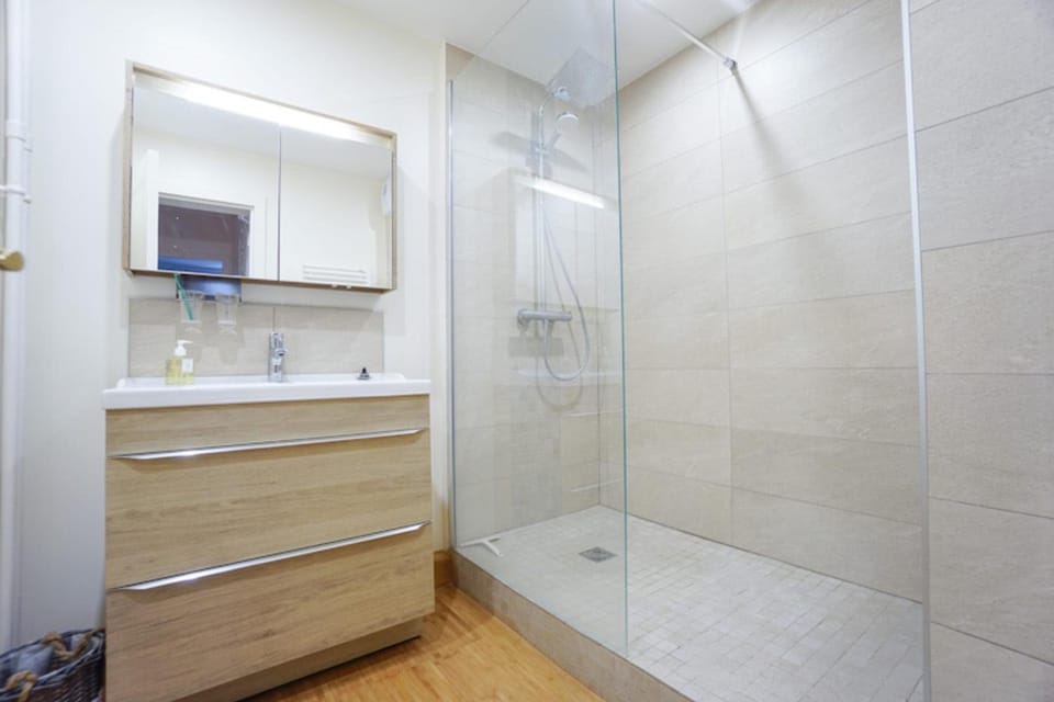 Beautiful bright apartment Levallois Apartment in Levallois-Perret
