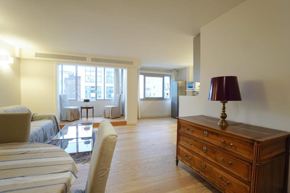 Beautiful bright apartment Levallois Apartment in Levallois-Perret