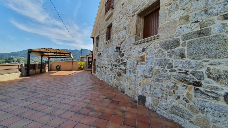 Facade/entrance, Area and facilities