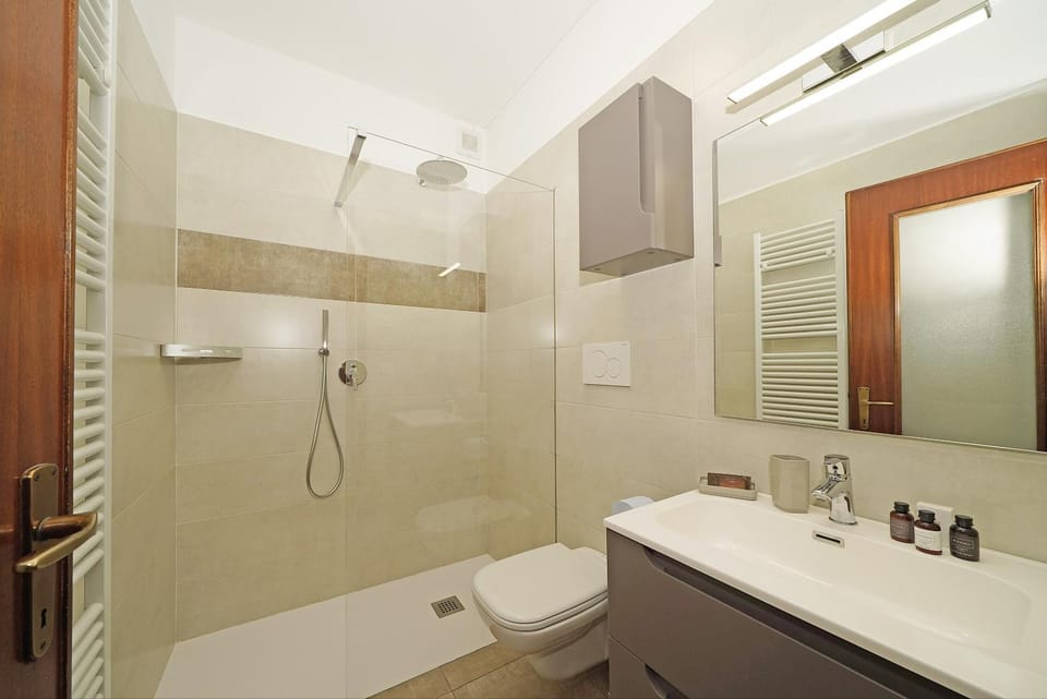 Bathroom, Living room